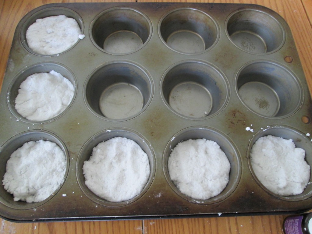 How to make Bath bombs recipe 8 - molding bath bombs